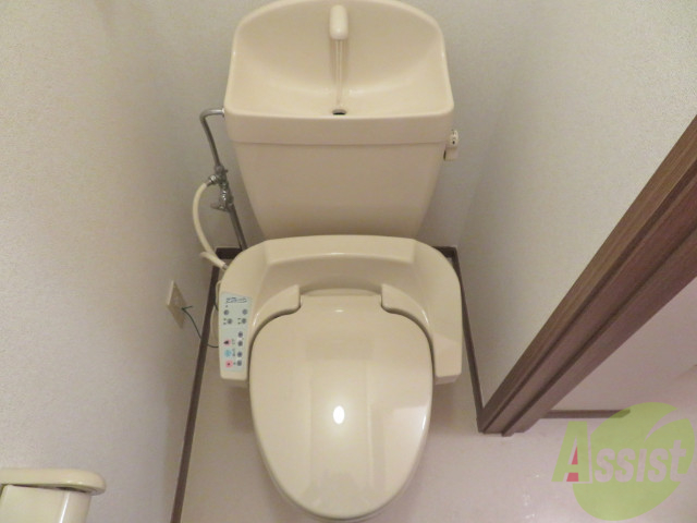 トイレ　トイレはこちらのウォッシュレット機能付きになりますね