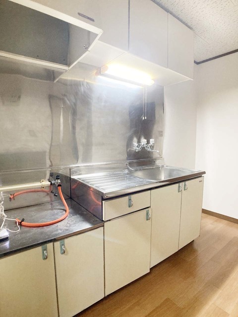 キッチン　※補修前の参考画像の為、設備等は現況優先。