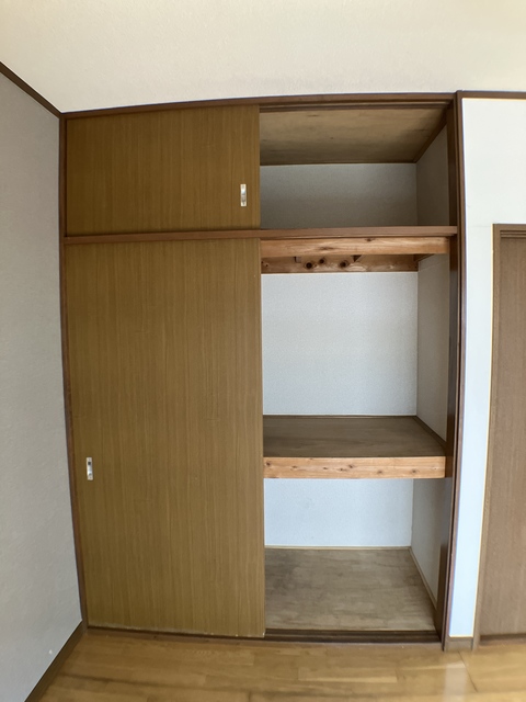 収納　※補修前の参考画像の為、設備等は現況優先。
