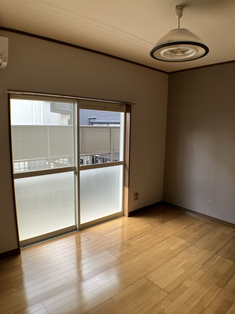 居室・リビング　※補修前の参考画像の為、設備等は現況優先。