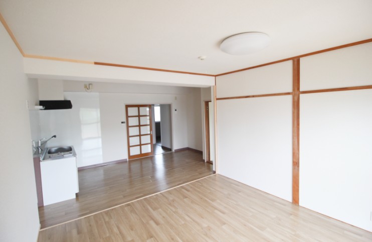 城南ロイヤルマンションの居間写真