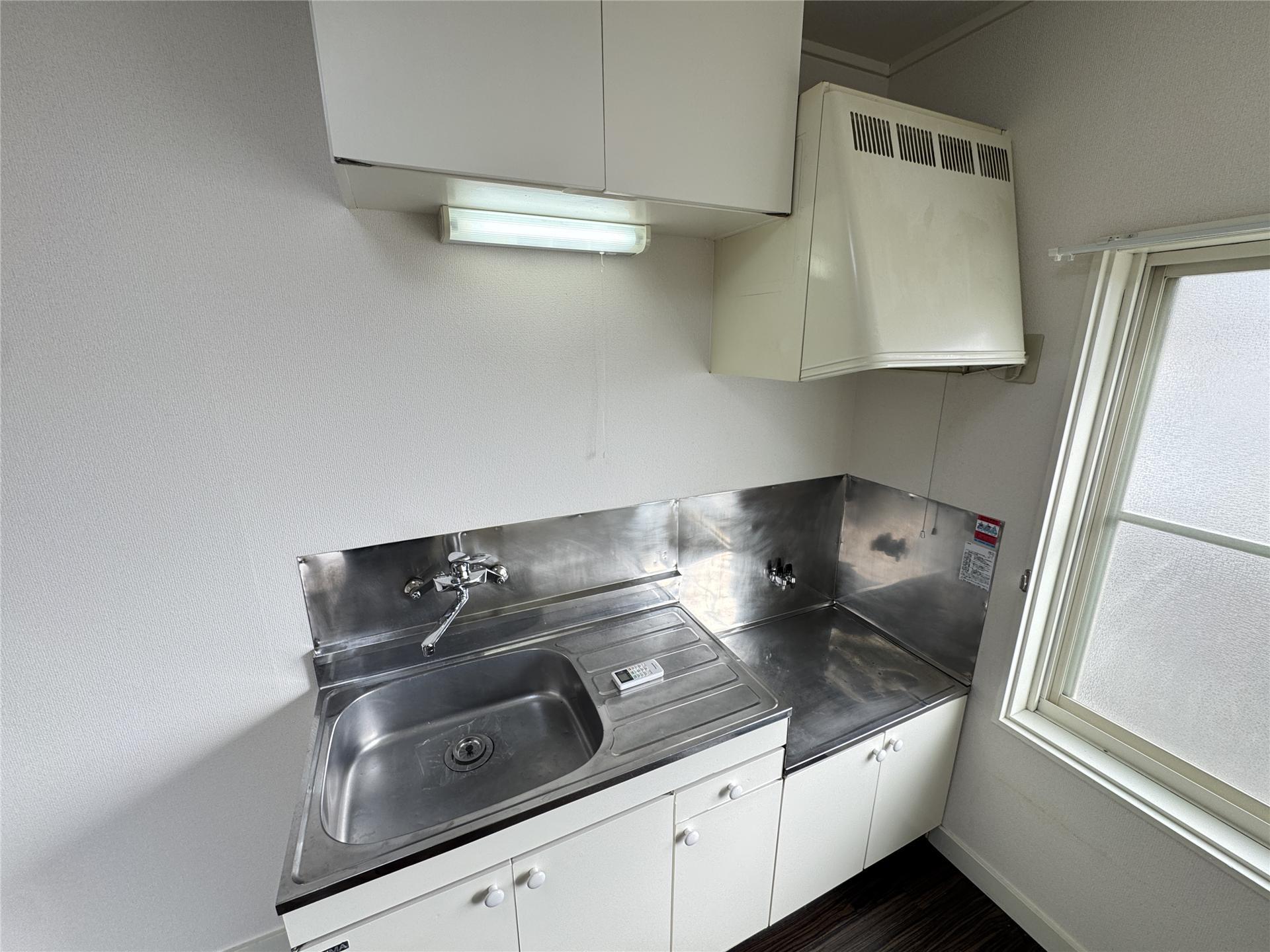 キッチン　カスコンロ設置可♪大きな窓有り☆