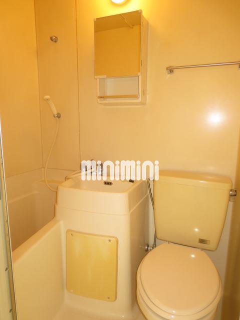 洗面設備　鏡付きの洗面