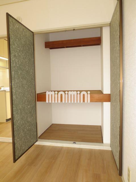 収納　３段に分かれて使いやすくなっております