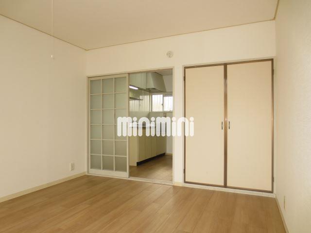 居室・リビング　白色の壁がお部屋を明るくみせます