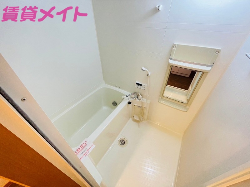 バス・シャワールーム　同物件別部屋のお写真です。