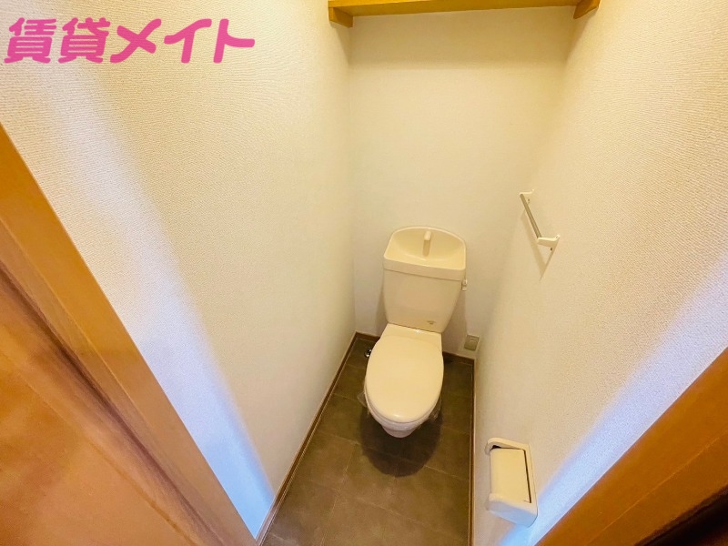 トイレ　同物件別部屋のお写真です。