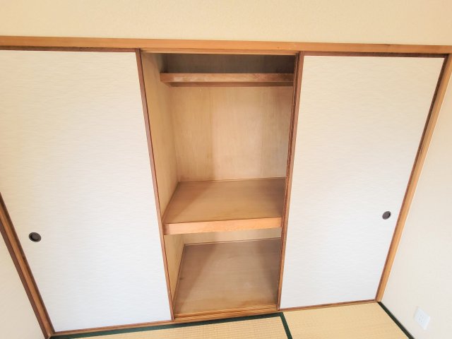 ロイヤルハイツ東生駒の内装写真