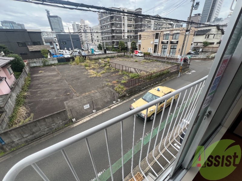 バルコニー　こちらにお洗濯物を干して頂くようになります。