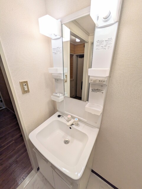 洗面設備　朝の準備に便利な独立洗面台☆彡