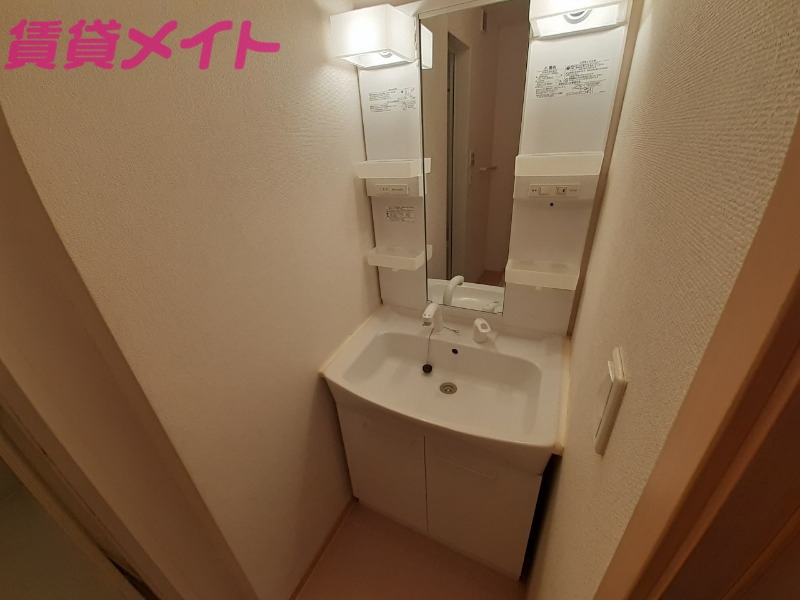 洗面設備　反転タイプ参考写真