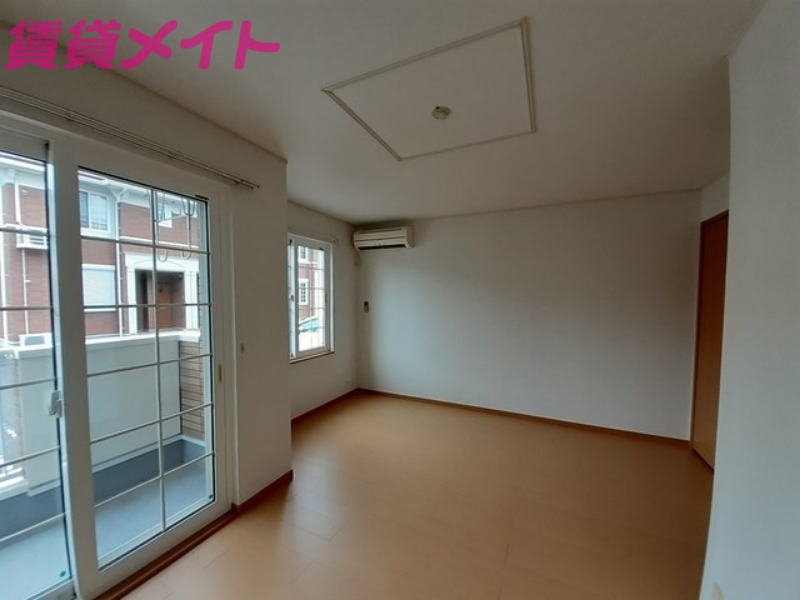 居室・リビング　反転タイプ参考写真