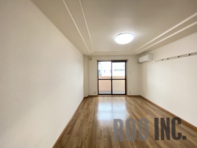 居室・リビング　写真は反転のお部屋です