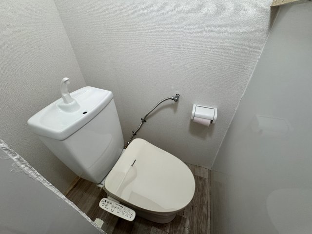 トイレ　温水洗浄便座