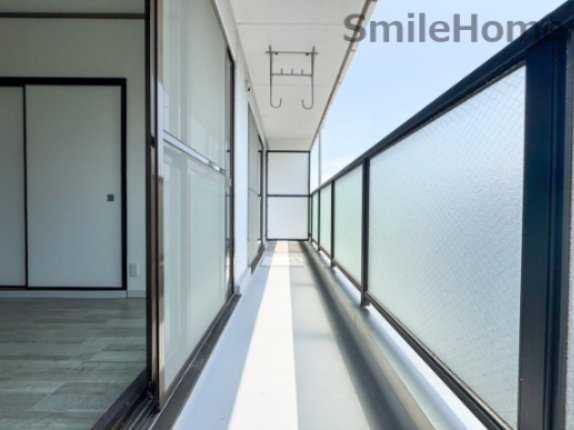 バルコニー　明るいバルコニーです