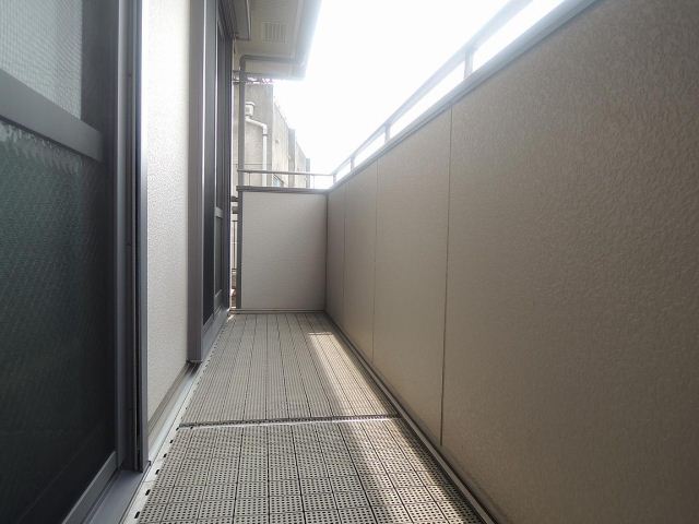 バルコニー　広々としたベランダです。