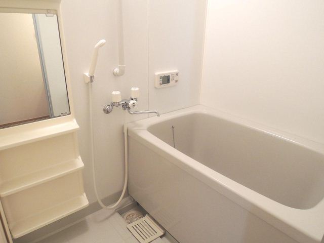 バス・シャワールーム　鏡付き、追炊き付きです。