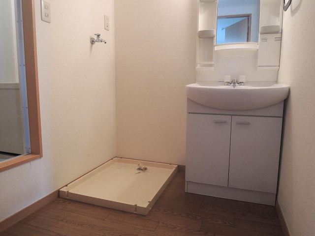 洗面設備　人気設備の独立洗面台です。