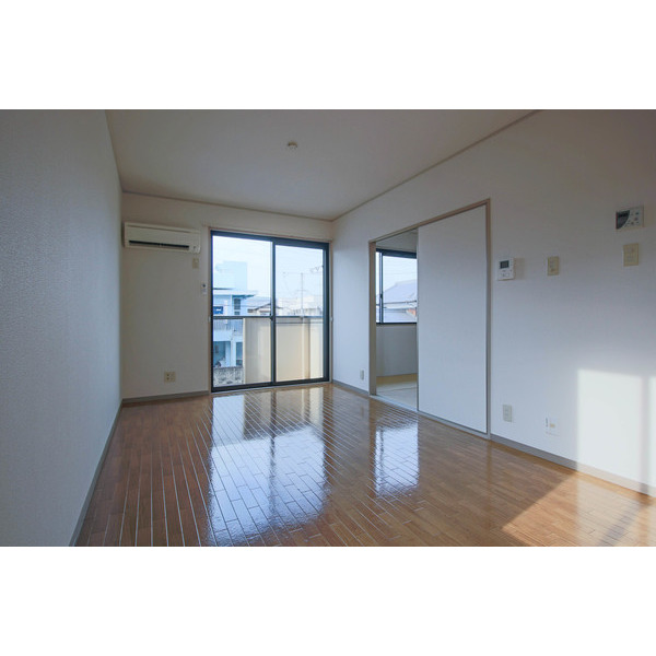 居室・リビング　同じ建物の別のお部屋