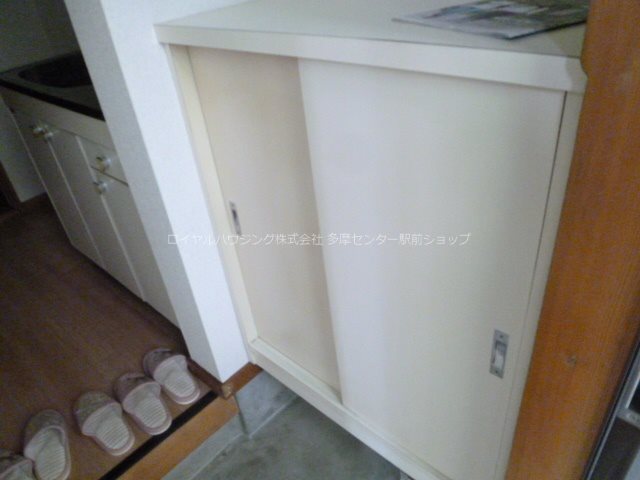 エントランス　玄関にはシューズボックス付きです♪