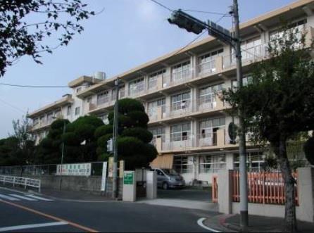 小学校　朽網小学校（小学校）まで350m