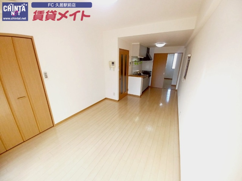 居室・リビング　同型反転参考写真