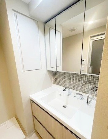 洗面設備　コンパクトで使いやすい洗面所