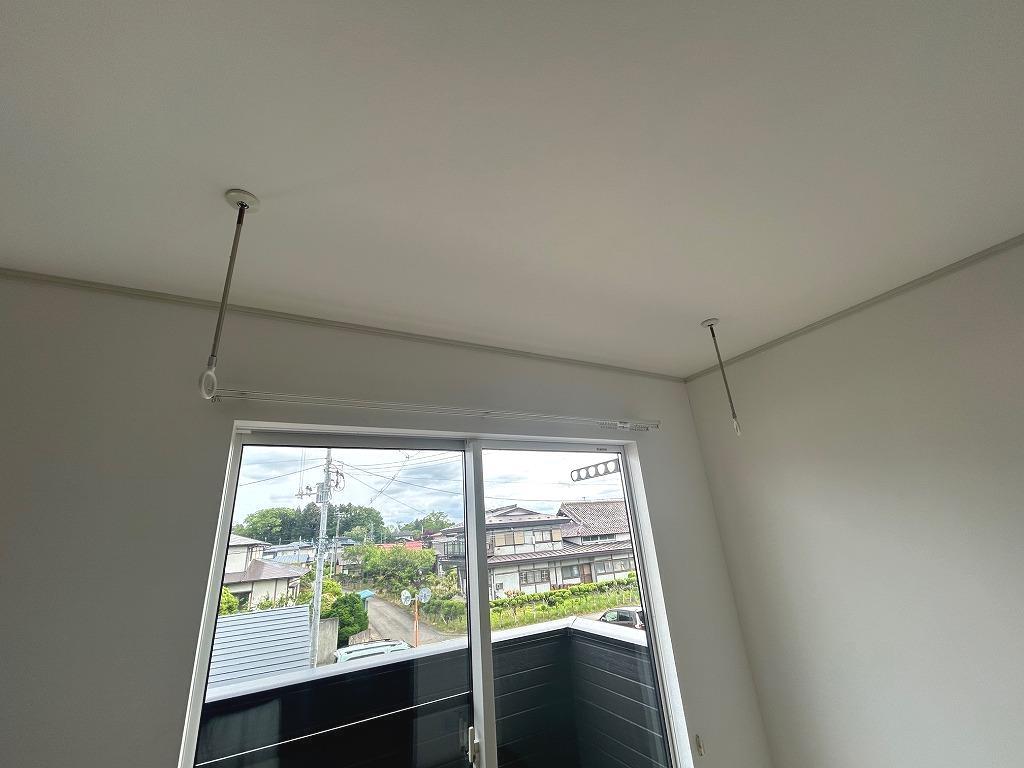 バルコニー　室内物干し付