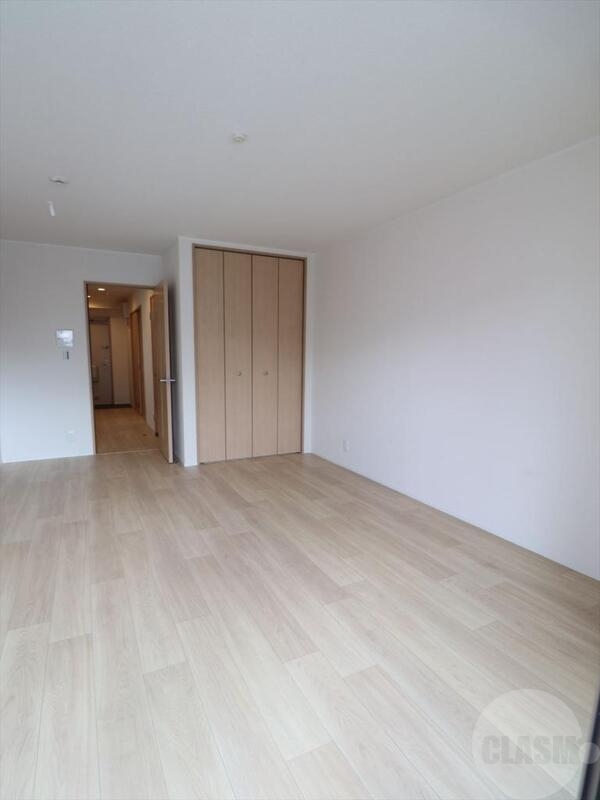 居室・リビング　８．４帖の洋室です