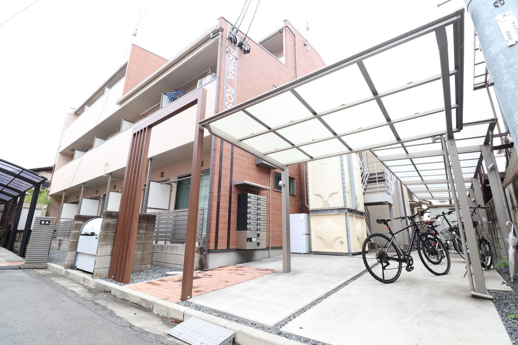 建物外観　3階建てのアパートです！