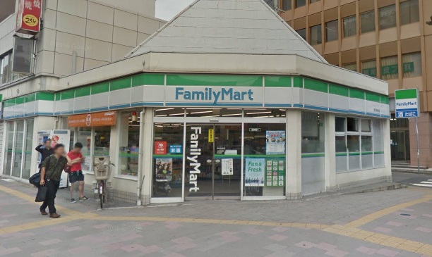 コンビニ　ファミリーマート明石駅南店（コンビニ）まで577m