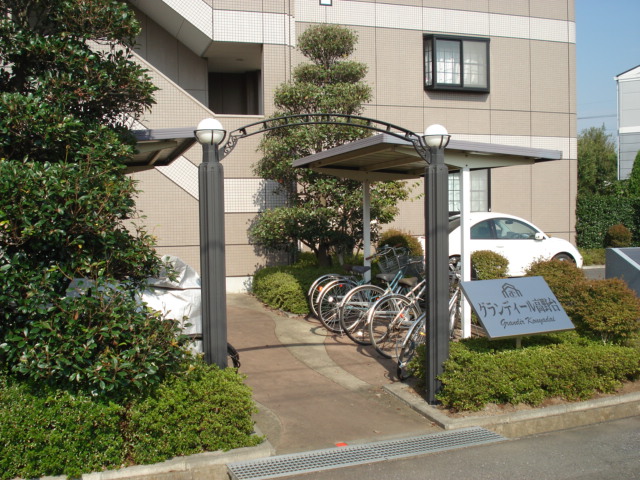 エントランス　外観写真（昼）