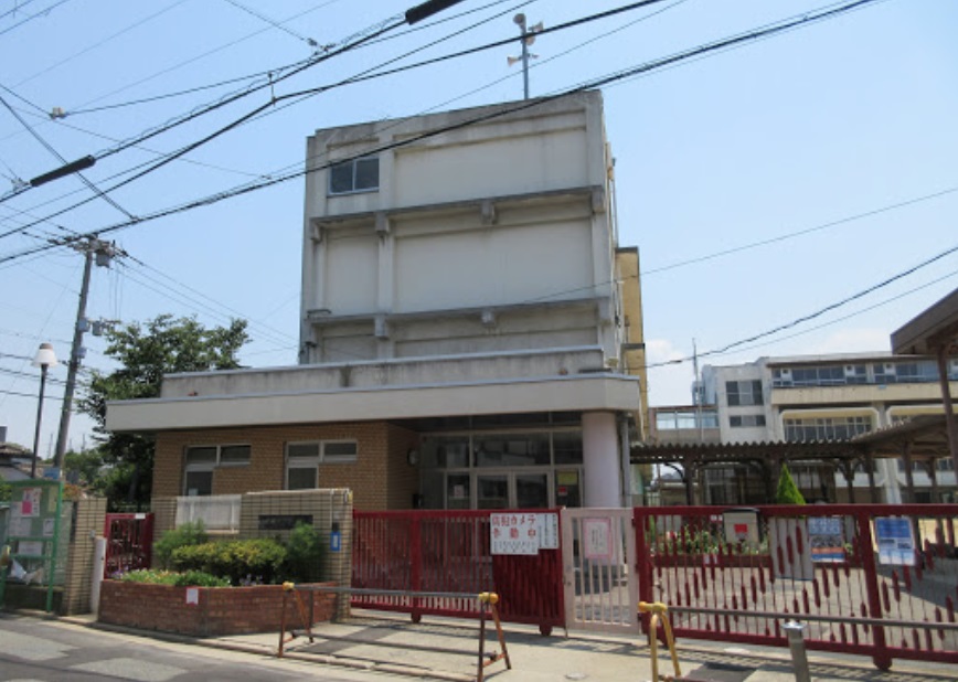 小学校　堺市立浜寺小学校（小学校）まで731m