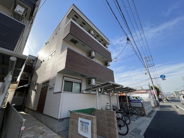 建物外観　オートロック・モニター付きインターホンで安心防犯！