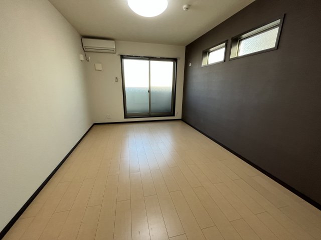 居室・リビング　クローゼット・エアコン付きで初期費用を抑えられます☆