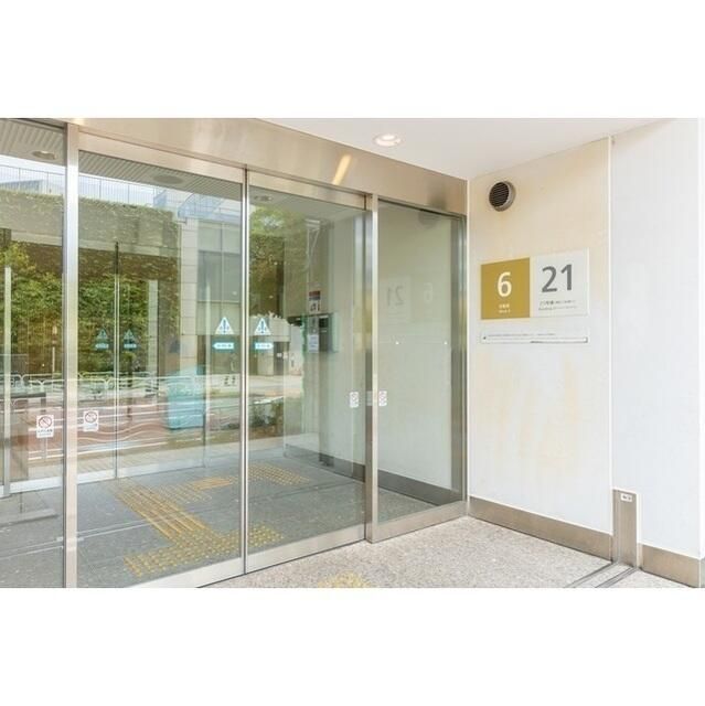 エントランス　落ち着いたエントランスです