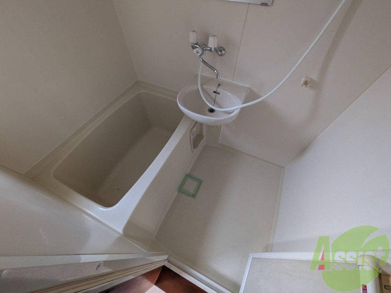 バス・シャワールーム　お風呂は程よい広さでゆっくり浸かりたくなりますね。