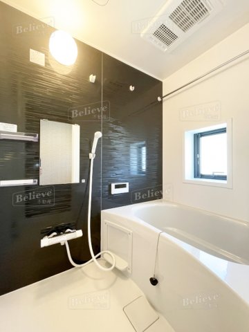 バス・シャワールーム　追い焚き・浴室乾燥機付きのお風呂です♪