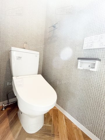 トイレ　嬉しい温水洗浄便座付き♪