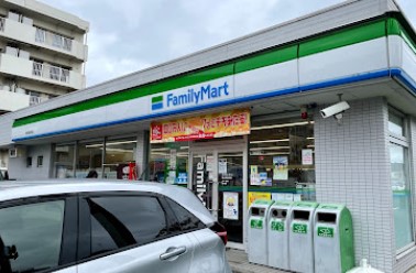 コンビニ　ファミリーマート 港北新吉田店（コンビニ）まで107m