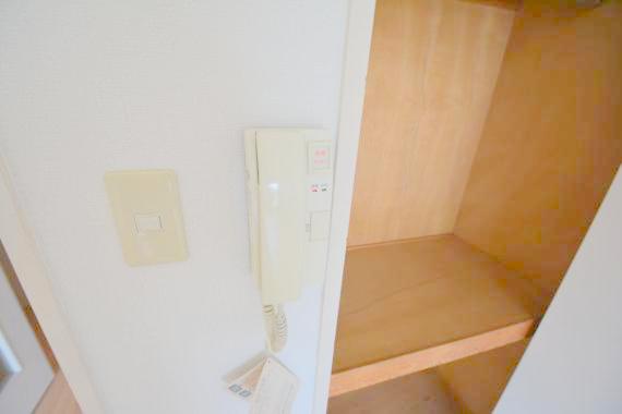 セキュリティ　インターホンで突然の来訪者を事前にチェック