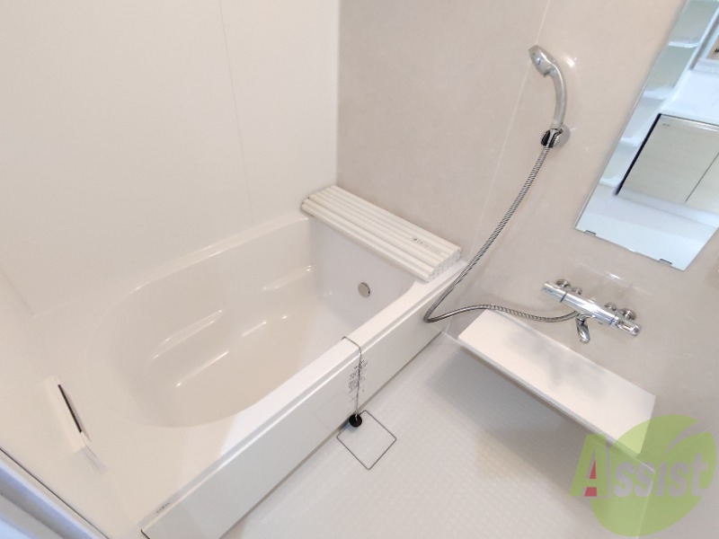 バス・シャワールーム　浴室は綺麗で追い焚きも付いて気持ちよくお過ごしいただけます。