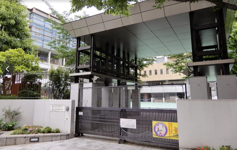 小学校　千代田区立九段小学校（小学校）まで424m