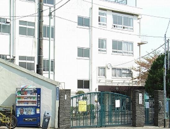 小学校　北区立梅木小学校（小学校）まで734m
