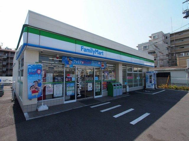 コンビニ　ファミリーマート（コンビニ）まで1000m
