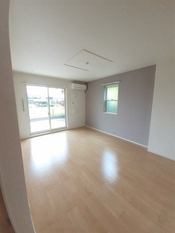 居室・リビング　こちらのリビングで趣味の時間をお楽しみください