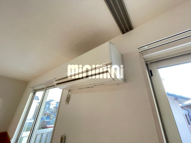 居室・リビング　明るいフローリングのリビングスペース