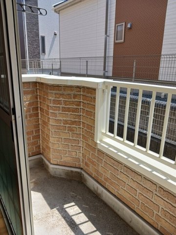 バルコニー　暖かな日差しのふりそそぐバルコニー