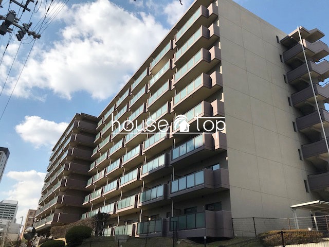 建物外観　ＲＣ構造の８階建エレベータ２台あり