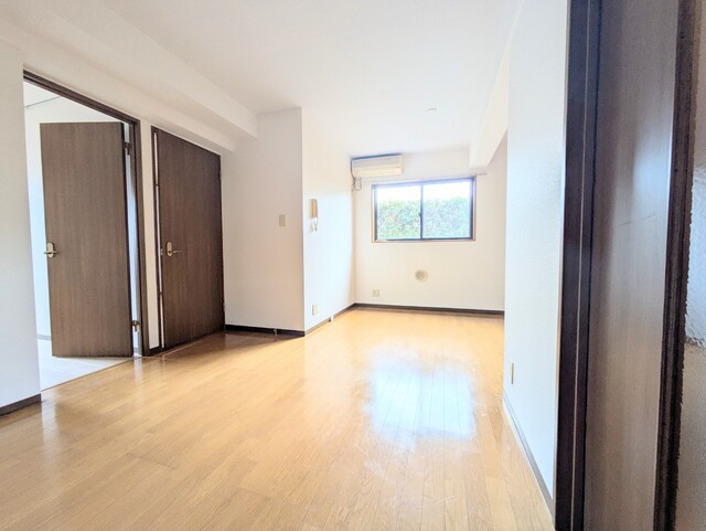 居室・リビング　【リフォーム前の写真です】ダイニングキッチン♪